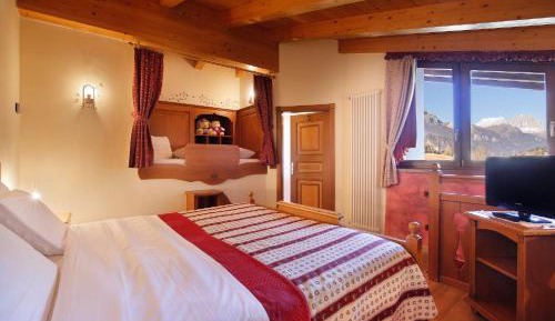 Suite with Mountain View