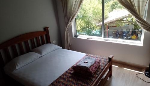 Apartment with Mountain View