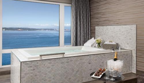 King Room with Spa Bath