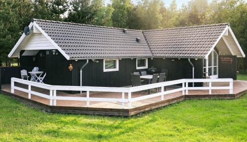 Three-Bedroom Holiday Home 