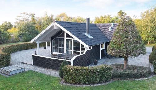 Three-Bedroom Holiday Home 