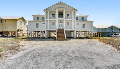 Six Bedroom Holiday Home
