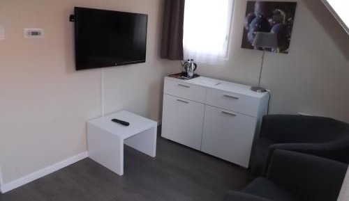 Studio (2 Adults)