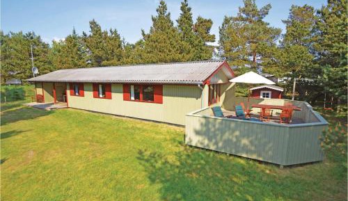 Three-Bedroom Holiday Home 