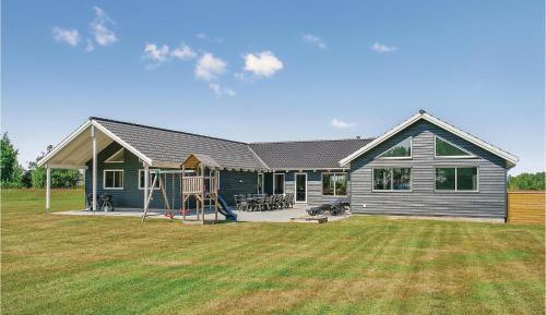 Eight-Bedroom Holiday Home