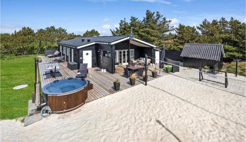 Three-Bedroom Holiday Home 