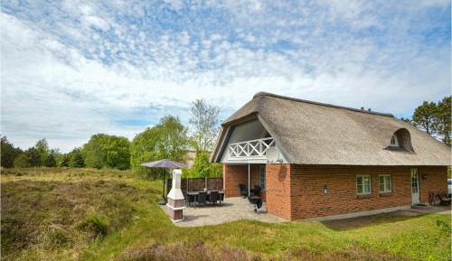 Three-Bedroom Holiday Home 