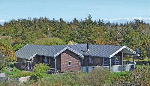 Three-Bedroom Holiday Home 