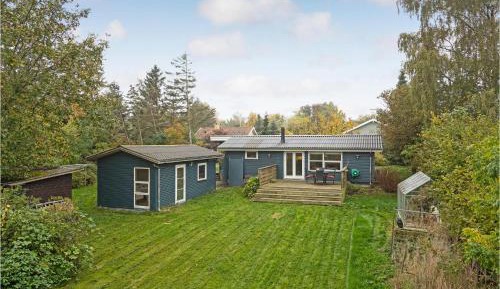 Three-Bedroom Holiday Home 
