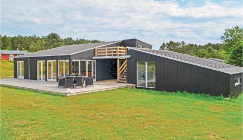 Four-Bedroom Holiday Home
