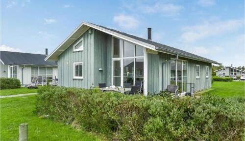 Three-Bedroom Holiday Home 