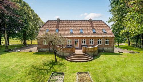 Four-Bedroom Holiday Home