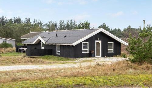 Three-Bedroom Holiday Home 