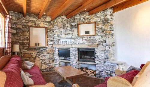 Chalet (10 Adults)