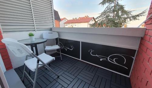 One-Bedroom Apartment with Balcony
