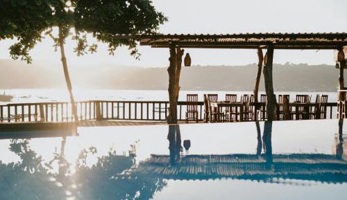 Bungalow with Pool View