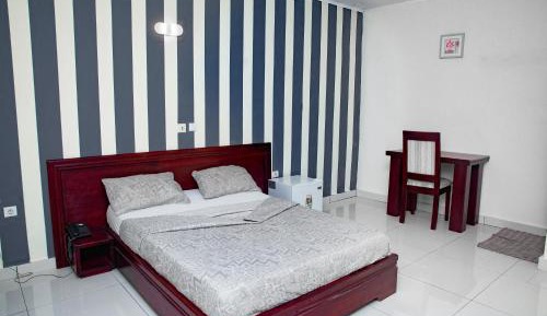 Deluxe Room (2 Adults + 1 Child)