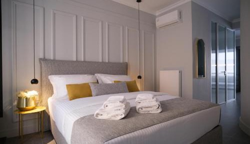 Black & White One-Bedroom Suite