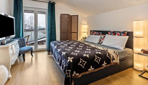 Superior One-Bedroom Apartment with Balcony