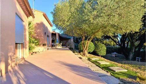 Three-Bedroom Vacation Home 
