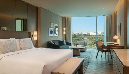 Grand Deluxe King Room with City View