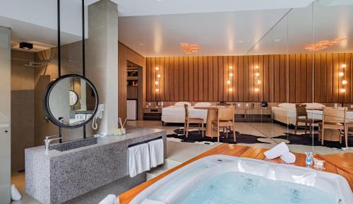 King Suite with Spa Bath