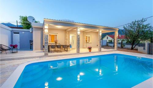 Three-Bedroom Holiday Home 