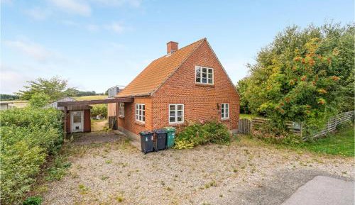 Three-Bedroom Holiday Home 