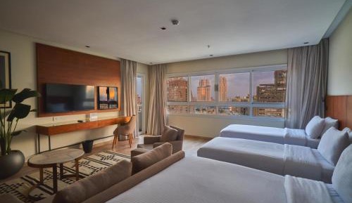 Deluxe Family Room