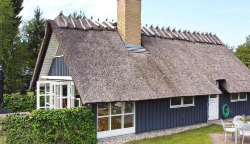One-Bedroom Holiday Home