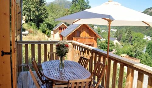 Chalet (8 Adults)