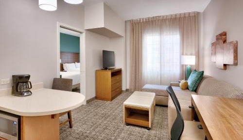 One-Bedroom Queen Room with Accessible Roll In Shower - Non-Smoking