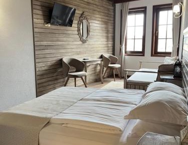 Deluxe Double Room with Shower