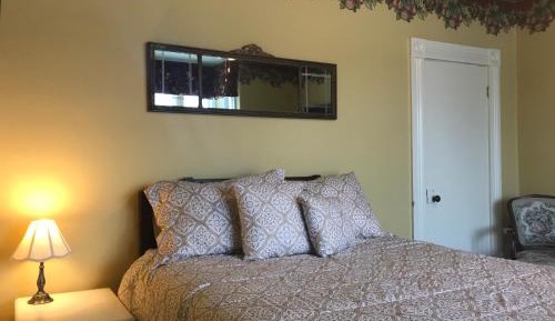 Standard Queen Room