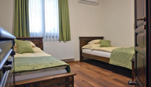 Twin Room with Private Bathroom