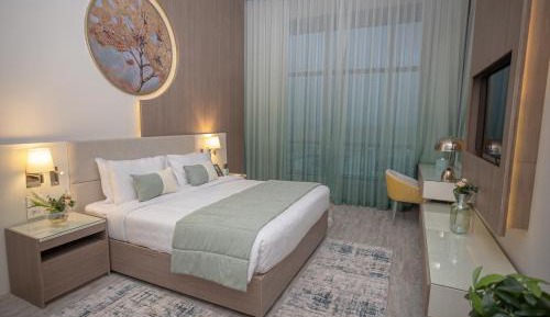 Royal Suite with Pool View