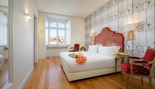 Deluxe One-Bedroom Apartment