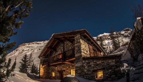 Chalet (12 Adults)