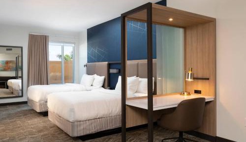 Suite, 2 Queen, Trundle bed