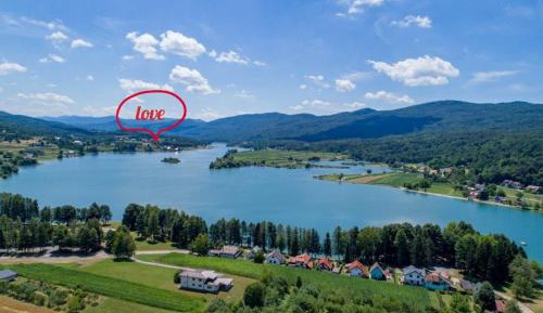 Apartment with Lake View