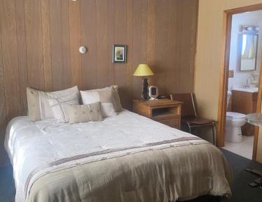 Deluxe Double Room (2 Adults + 1 Child)