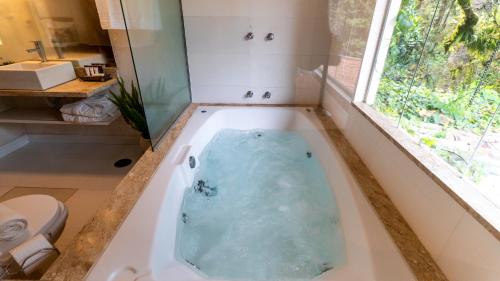 Chalet with Spa Bath