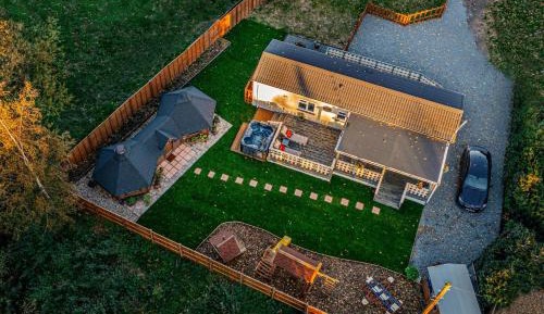 Three-Bedroom Holiday Home 