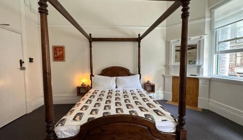 Deluxe Queen Room with Shared Bathroom