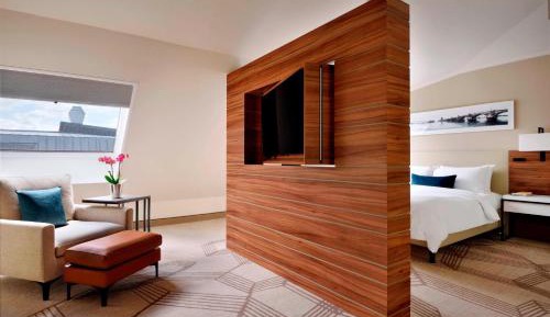Duplex Suite, M Club access, 2 Floor Suite, 1 King