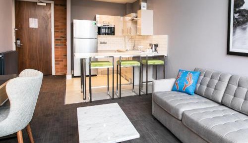 Executive Suite, 1 Bedroom, 1 King, Sofa Bed, Kitchen Kitchen