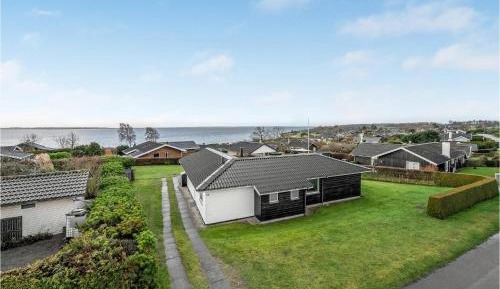 Three-Bedroom Holiday Home 