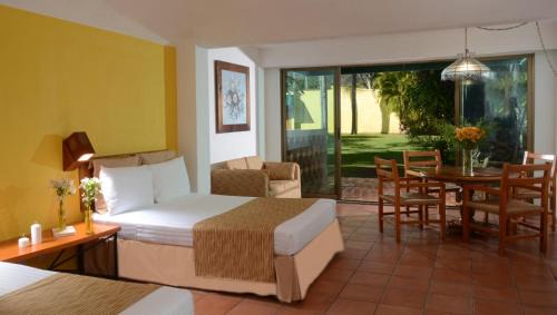 Double Room with Two Double Beds with Garden View