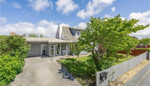 Three-Bedroom Holiday Home 
