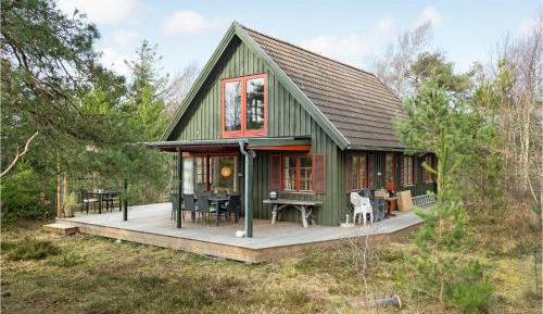 Three-Bedroom Holiday Home 